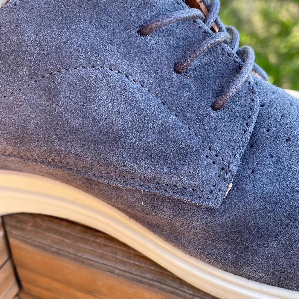 Amberjack Men's Blue Suede Shoes - like new!